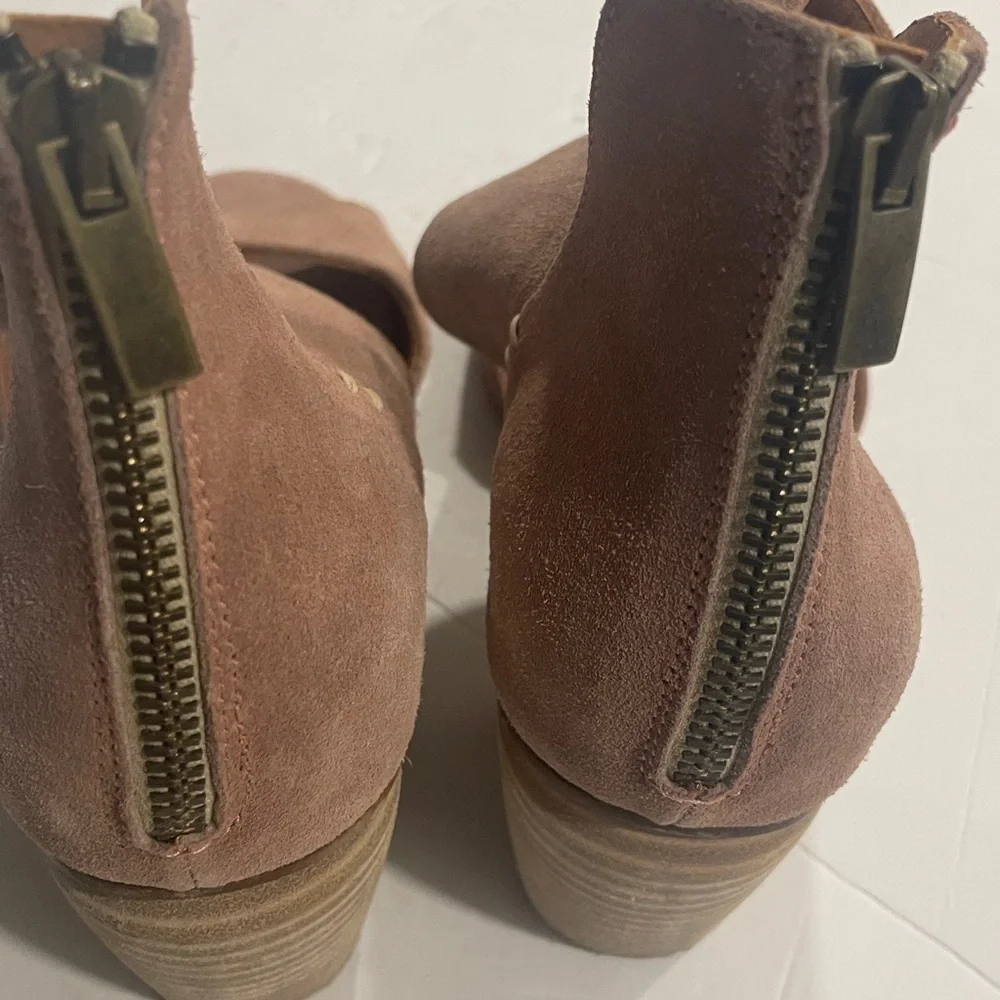 Sundance  Blush Pink Suede Spring Block Heel Sandals in size 11 (42)